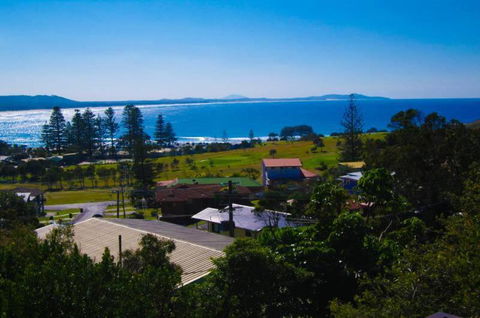 Barrels Beach House 28 Dulconghi Street - Accommodation Sunshine Coast 4