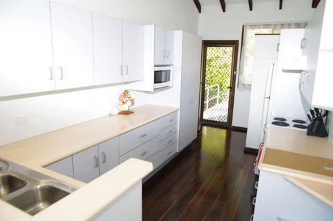 Barrels Beach House 28 Dulconghi Street - Accommodation Sunshine Coast 6