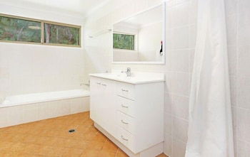 Orchid Beach Apartments - Accommodation Sunshine Coast 3