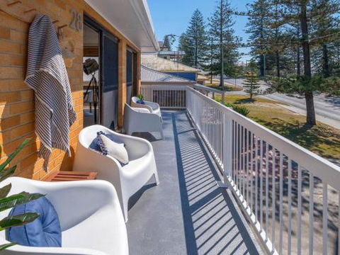 Burleigh Great House Room For The Boat Across The Road From Beach - Accommodation Sunshine Coast 5
