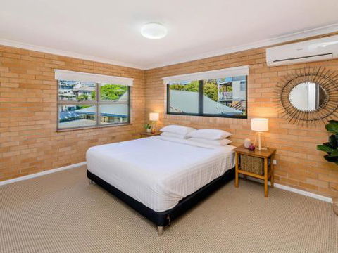 Burleigh Great House Room For The Boat Across The Road From Beach - Accommodation Sunshine Coast 6