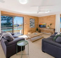Burleigh great house room for the boat across the road from beach - Accommodation Sunshine Coast