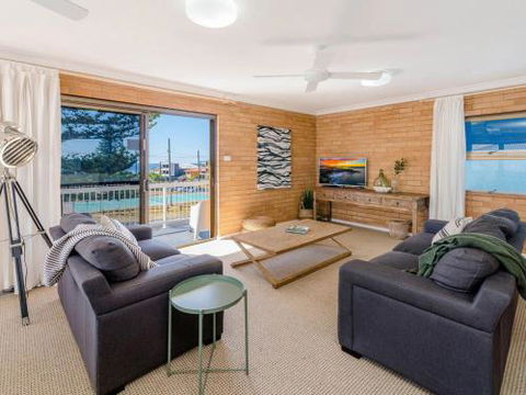 Burleigh Great House Room For The Boat Across The Road From Beach - Accommodation Sunshine Coast 0