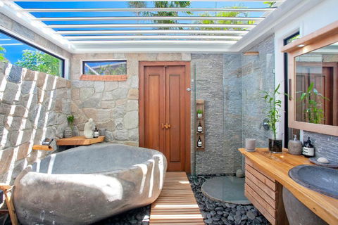 Stylish Luxury Home To Fit The Whole Family - Accommodation Sunshine Coast 3