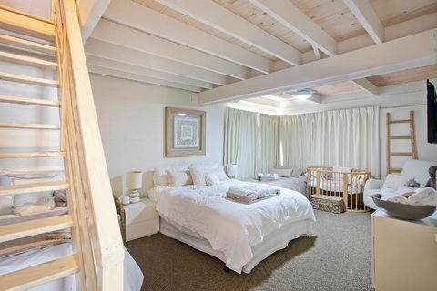 Stylish Luxury Home To Fit The Whole Family - Accommodation Sunshine Coast 6