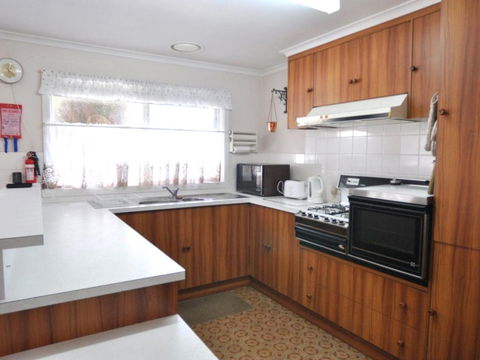RETRO RETREAT INLET SIDE - Accommodation Sunshine Coast 6