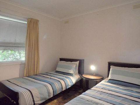 RETRO RETREAT INLET SIDE - Accommodation Sunshine Coast 3