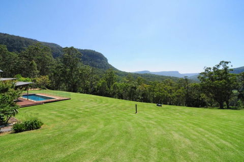 Bottlebrush Lodge Great Views & A Pool! - Accommodation Sunshine Coast 5