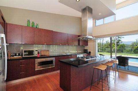 Bottlebrush Lodge Great Views & A Pool! - Accommodation Sunshine Coast 4