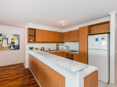 APARTMENT 10 PACIFIC APARTMENTS FREE WIFI! - Accommodation Sunshine Coast 5