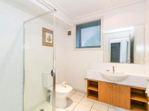 APARTMENT 10 PACIFIC APARTMENTS FREE WIFI! - Accommodation Sunshine Coast 4