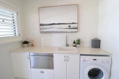 The Lakehouse In Raffetys Resort - Accommodation Sunshine Coast 3