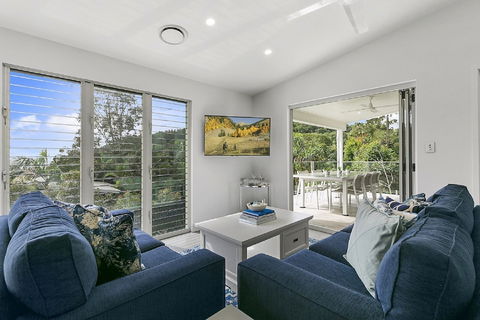 Ocean Views Luxury Living In Noosa Heads Unit 2 / 13 Angler Street - Accommodation Sunshine Coast 5