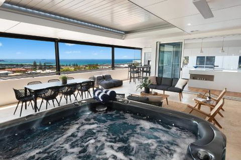 Sea La Vie #2 Luxury Apartment In Coffs Harbour Jetty With Pool Views & Walking Distance To The Beach! - Accommodation Sunshine Coast 1