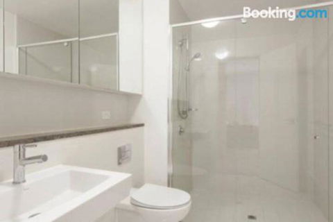 SKY GARDENS SUNSET RIVER VIEW NETFLIX WINE PARKING - Accommodation Sunshine Coast 2