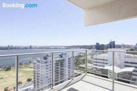 SKY GARDENS SUNSET RIVER VIEW NETFLIX WINE PARKING - Accommodation Sunshine Coast 1