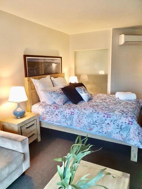 FAMILY ISLAND GETAWAY BEACHFRONT APARTMENT - Accommodation Sunshine Coast 1