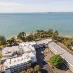 FAMILY ISLAND GETAWAY BEACHFRONT APARTMENT - Accommodation Sunshine Coast 0