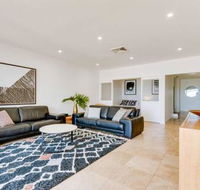 Sapphire Seas Beach House - Accommodation Sunshine Coast