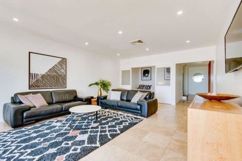 Sapphire Seas Beach House - Accommodation Sunshine Coast 0
