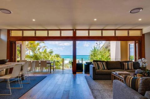 Sapphire Seas Beach House - Accommodation Sunshine Coast 2