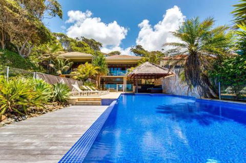 Sapphire Seas Beach House - Accommodation Sunshine Coast 3