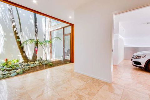 Sapphire Seas Beach House - Accommodation Sunshine Coast 5