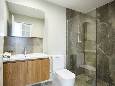 Luxurious 2bed 2bath APT With Parking@southport - Accommodation Sunshine Coast 2