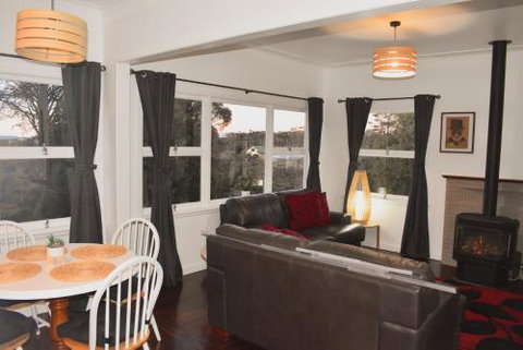 NEW Winston Cottage Leura Views & Location - Accommodation Sunshine Coast 1