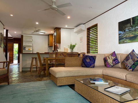 On The Beach At Four Mile Spindfrift - Accommodation Sunshine Coast 3