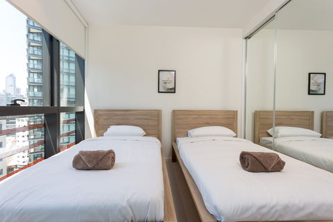 SCARLETT The Heart Of The Docklands + Pool + Gym + Car - Accommodation Sunshine Coast 5