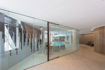 SCARLETT The Heart Of The Docklands + Pool + Gym + Car - Accommodation Sunshine Coast 1