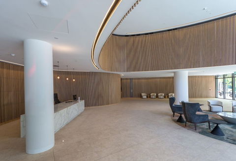SCARLETT The Heart Of The Docklands + Pool + Gym + Car - Accommodation Sunshine Coast 3