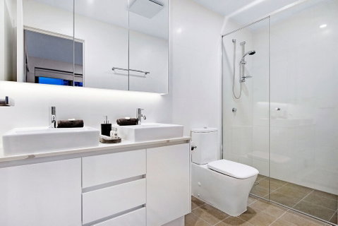 NEO Apartments Holidays Gold Coast - Accommodation Sunshine Coast 5