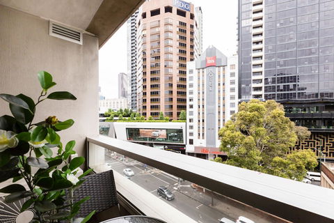SANDRA, 1BDR Carlton Apartment - Accommodation Sunshine Coast 0