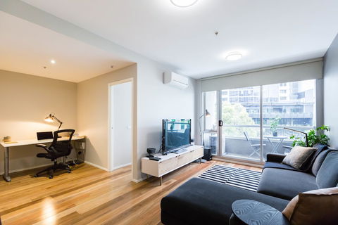 SANDRA, 1BDR Carlton Apartment - Accommodation Sunshine Coast 2