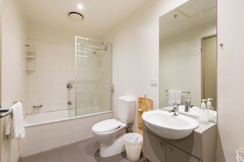 MEGAN, 2BDR Melbourne Apartment - Accommodation Sunshine Coast 5