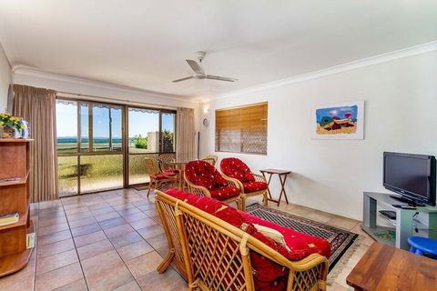 Great Views Ground Floor Unit Clearview Apartments South Esplande Bongaree - Accommodation Sunshine Coast 6