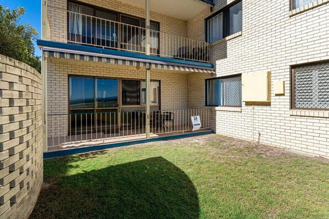 Great Views Ground Floor Unit Clearview Apartments South Esplande Bongaree - Accommodation Sunshine Coast 1