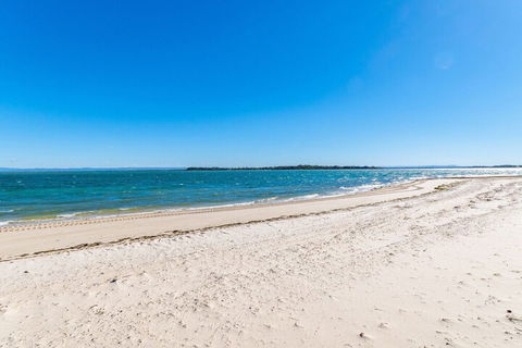 Great Views Ground Floor Unit Clearview Apartments South Esplande Bongaree - Accommodation Sunshine Coast 7