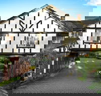Elizabethan Lodge - Accommodation Sunshine Coast