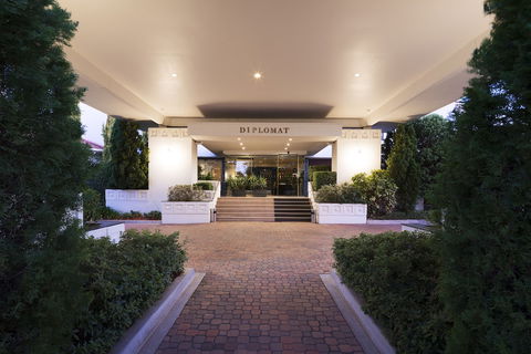 Ramada By Wyndham Diplomat Canberra - Accommodation Sunshine Coast 1