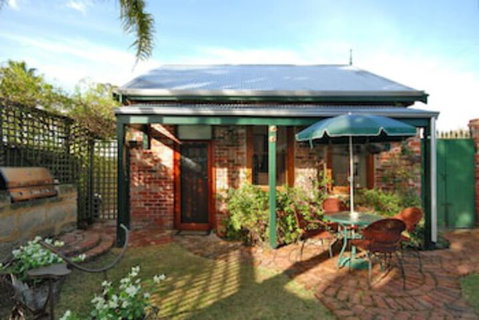Above Bored Bed & Breakfast - Accommodation Sunshine Coast 0