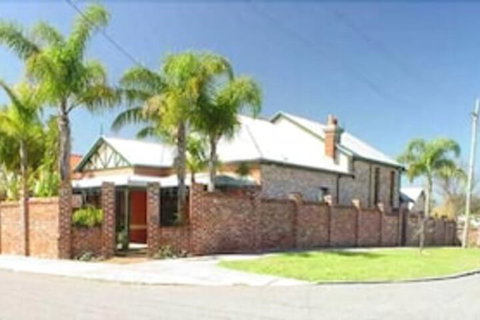 Above Bored Bed & Breakfast - Accommodation Sunshine Coast 1