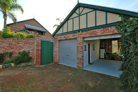 Above Bored Bed & Breakfast - Accommodation Sunshine Coast 2