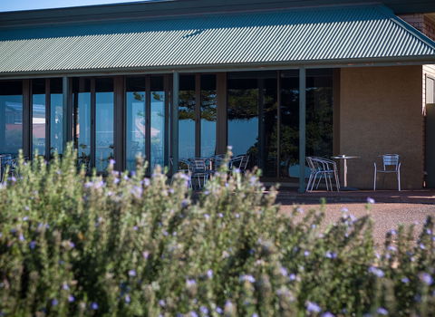 Foreshore Motor Inn - Accommodation Sunshine Coast 0