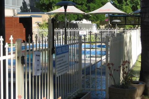 Sandors Motor Inn - Accommodation Sunshine Coast 2