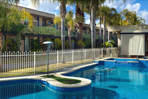 Sandors Motor Inn - Accommodation Sunshine Coast 3