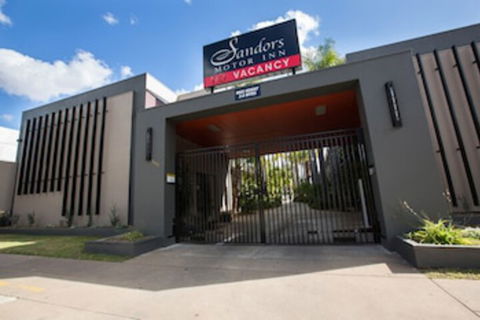 Sandors Motor Inn - Accommodation Sunshine Coast 0