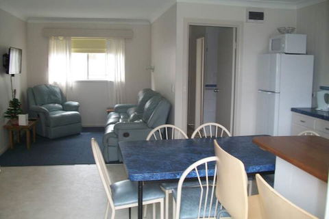 Top Of The Lake Units - Accommodation Sunshine Coast 4